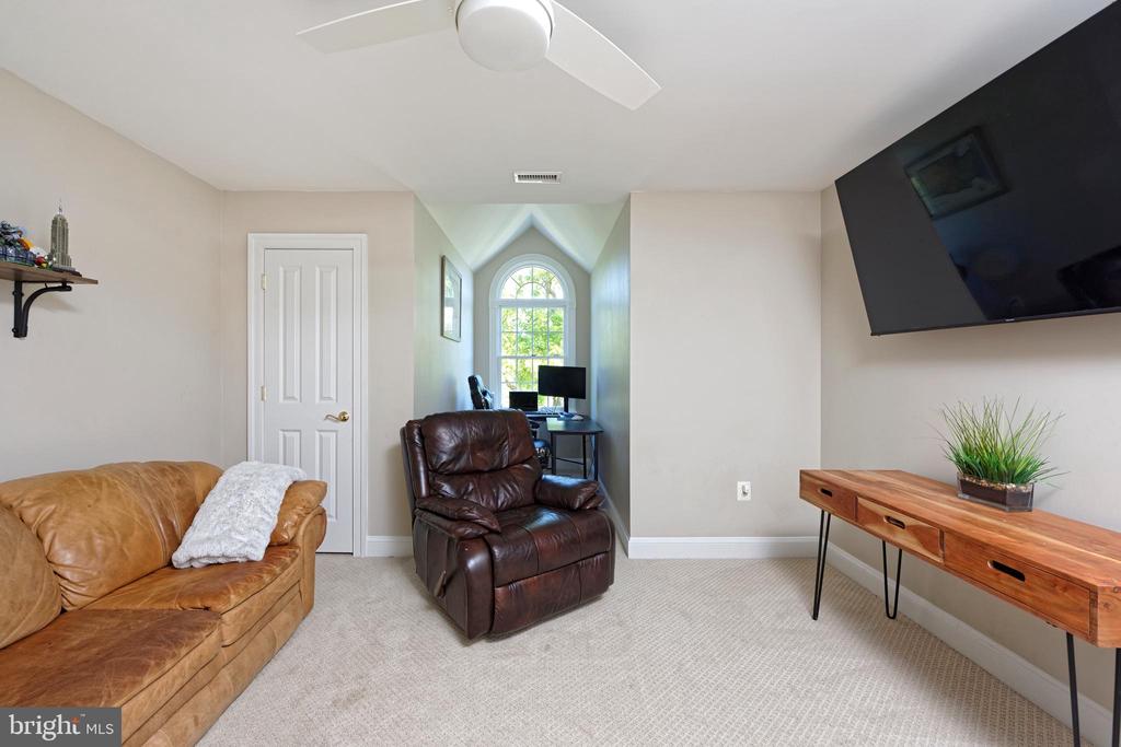 6951 HILLTOP LANE