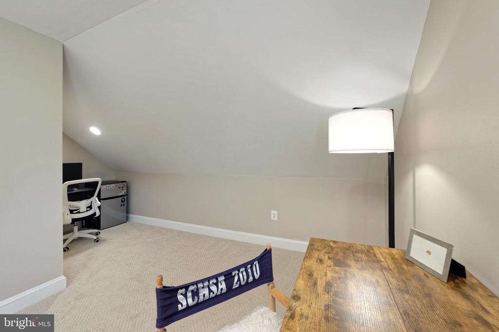 6951 HILLTOP LANE