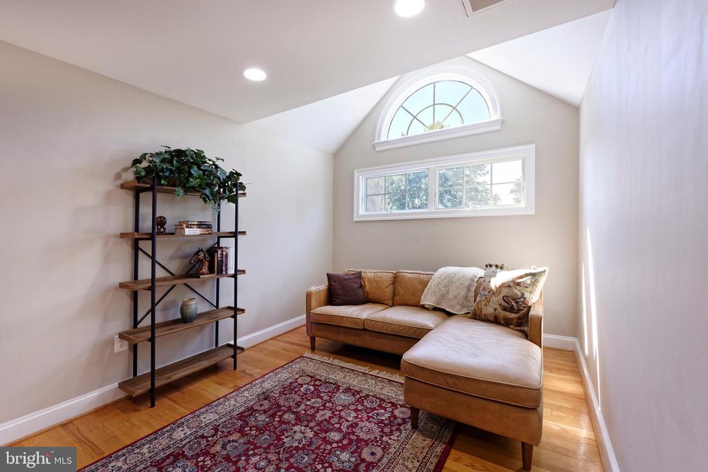 6951 HILLTOP LANE