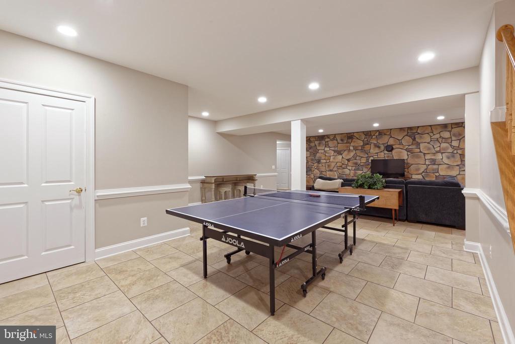 6951 HILLTOP LANE