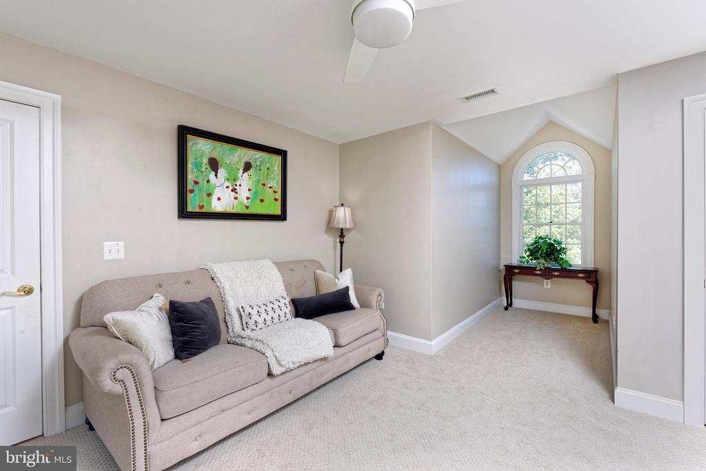 6951 HILLTOP LANE
