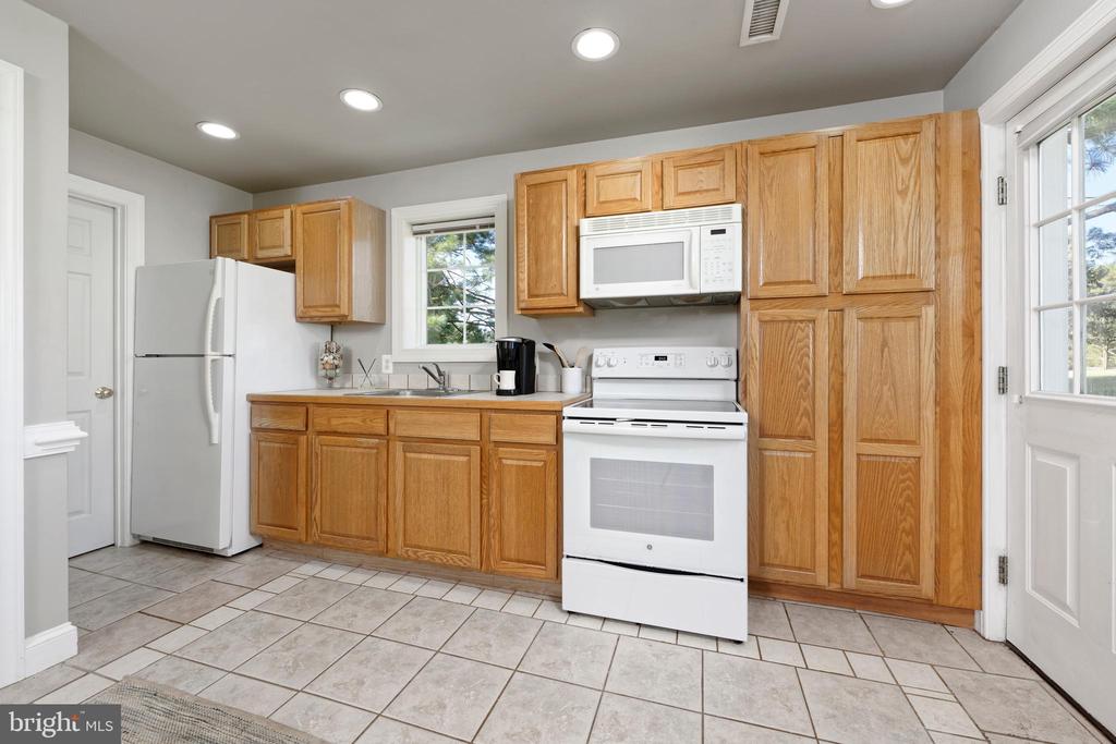 6951 HILLTOP LANE