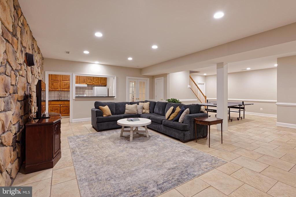 6951 HILLTOP LANE