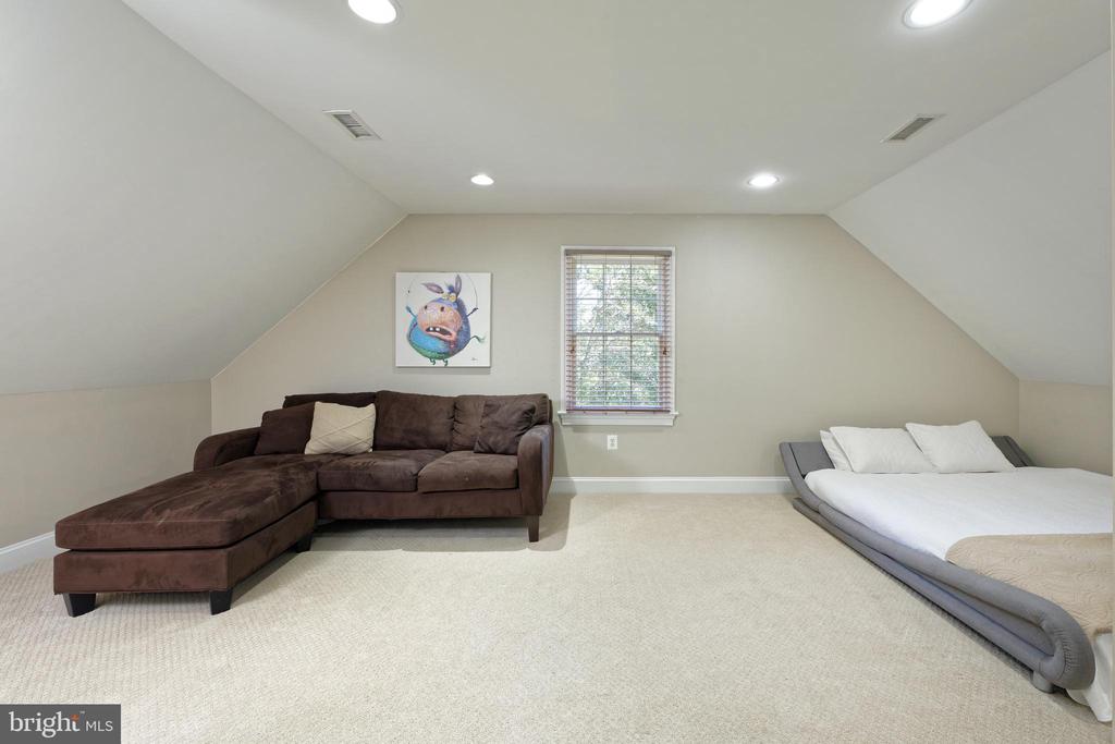 6951 HILLTOP LANE