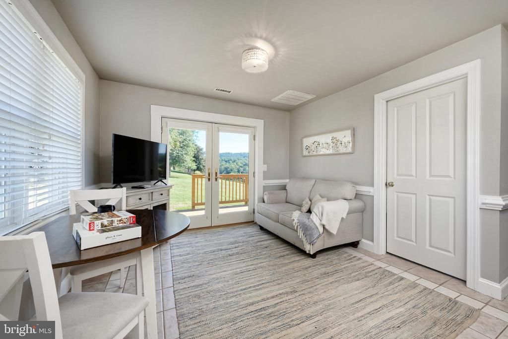 6951 HILLTOP LANE