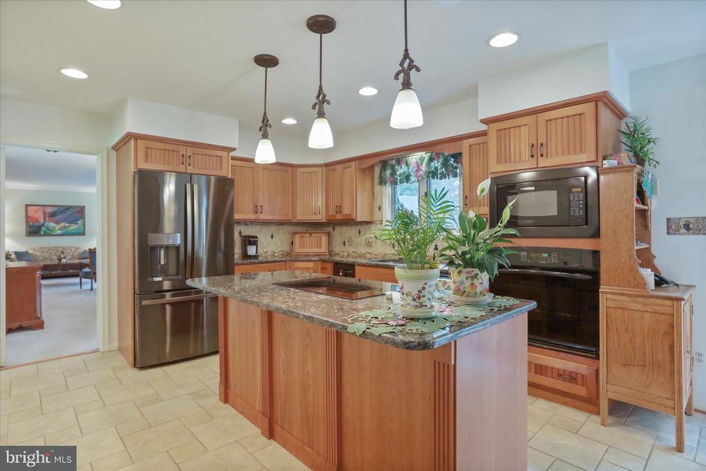 9387 COVENANT HILL LANE