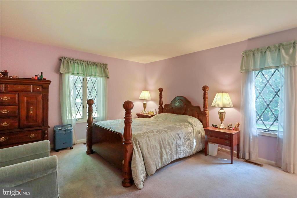9387 COVENANT HILL LANE