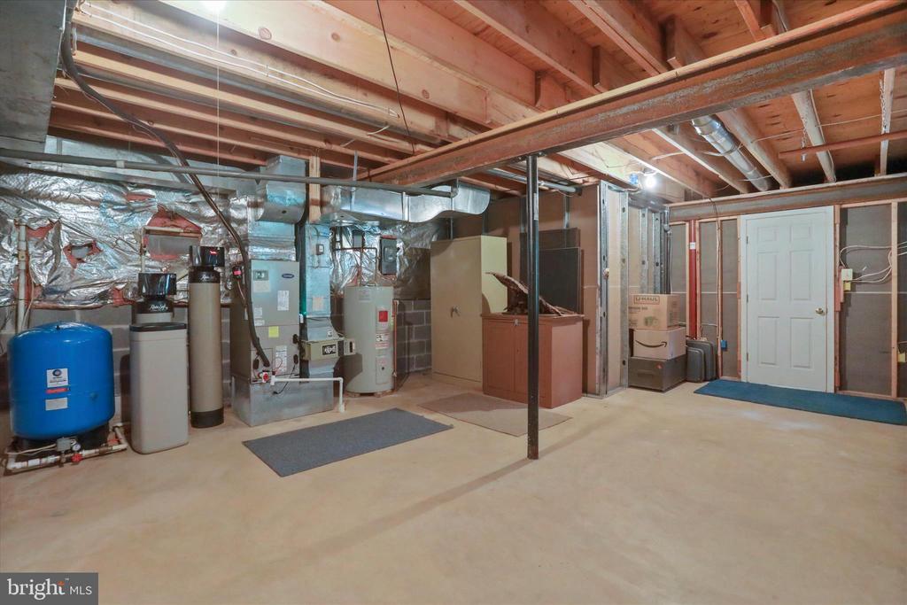 9387 COVENANT HILL LANE