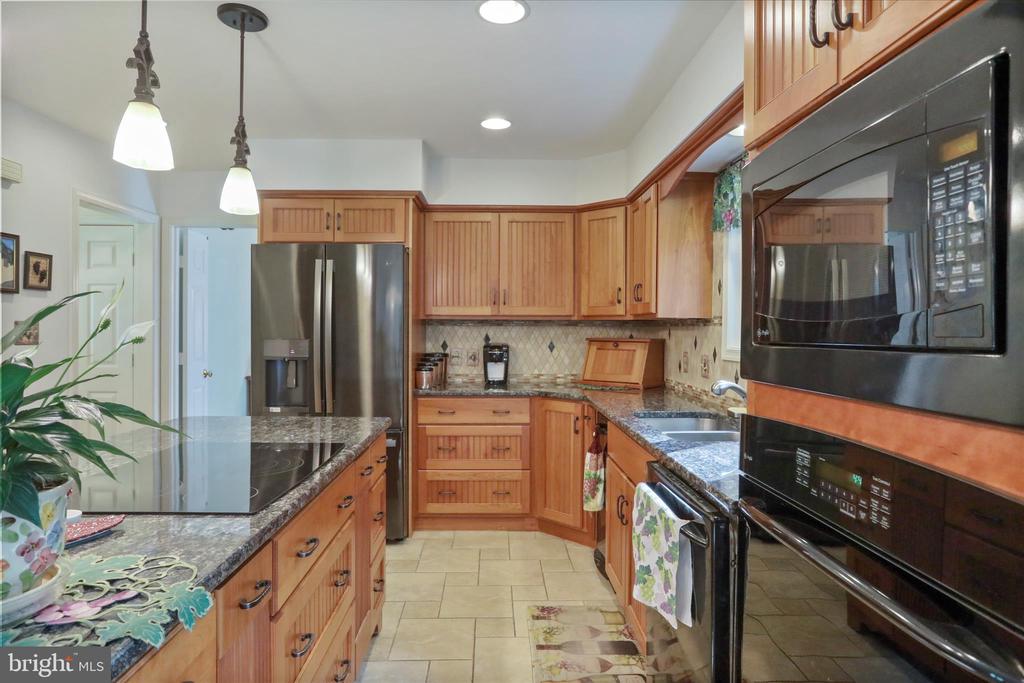9387 COVENANT HILL LANE