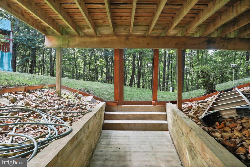 9387 COVENANT HILL LANE