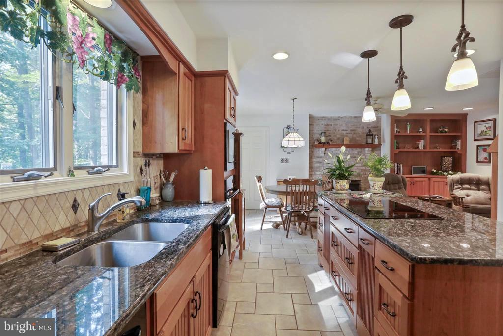 9387 COVENANT HILL LANE
