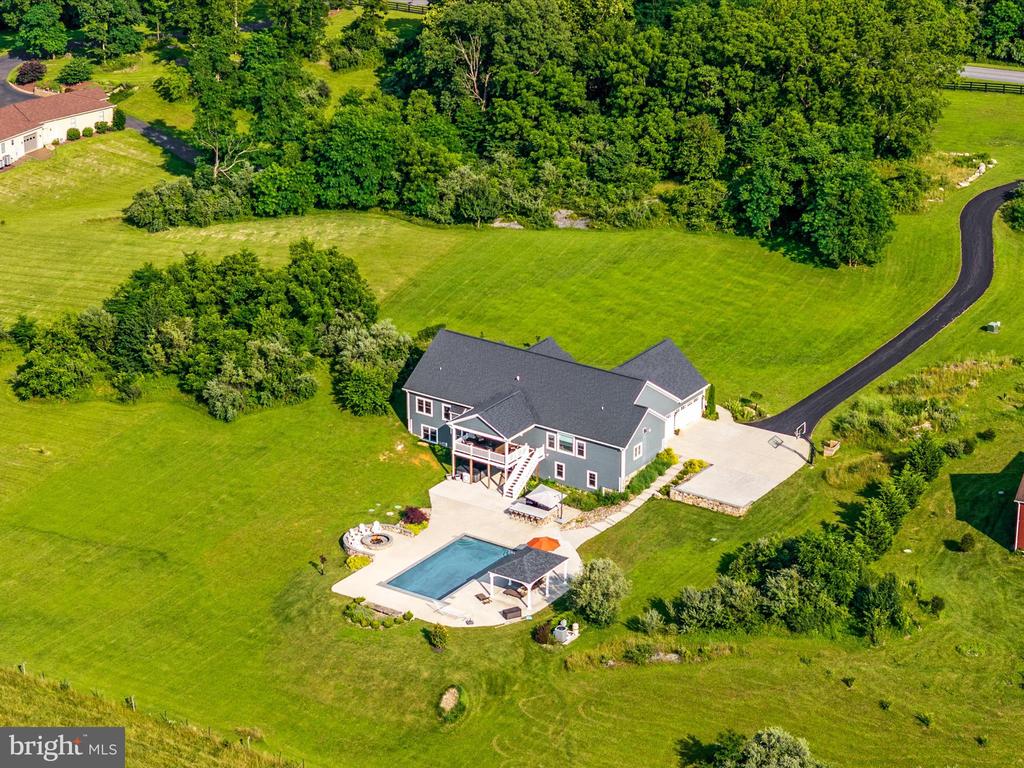 374 STONYMEADE DRIVE