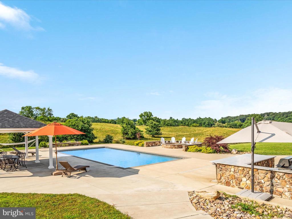 374 STONYMEADE DRIVE