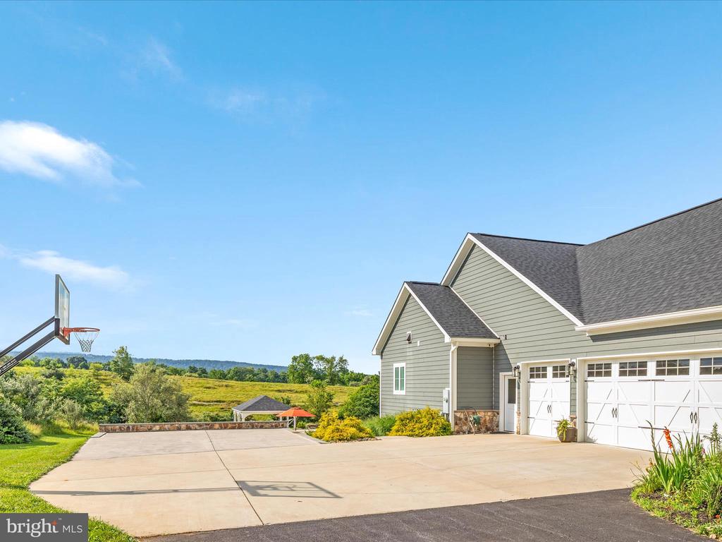 374 STONYMEADE DRIVE