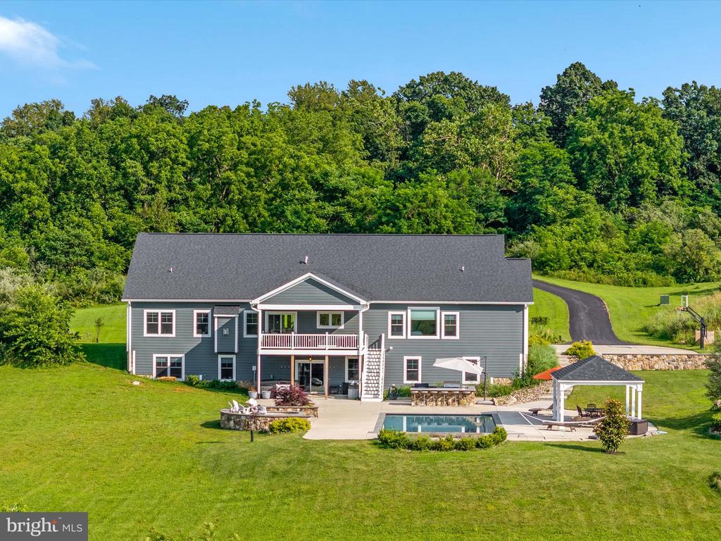 374 STONYMEADE DRIVE