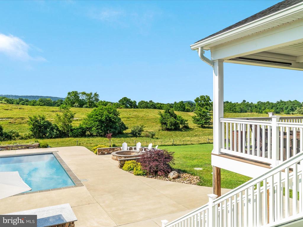 374 STONYMEADE DRIVE