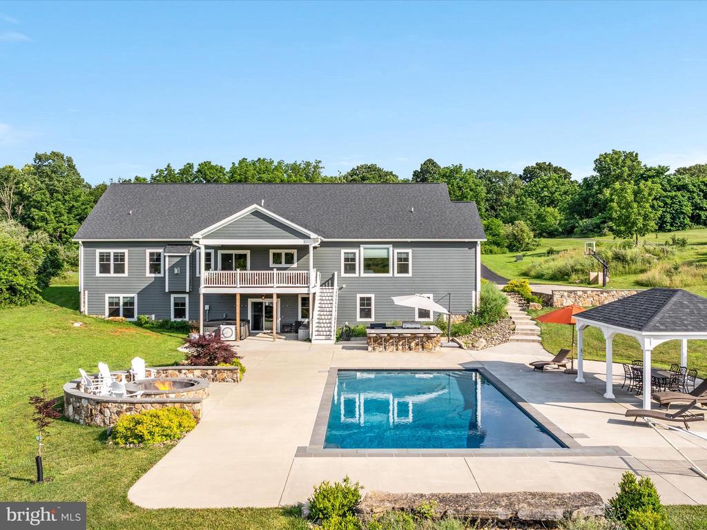 374 STONYMEADE DRIVE