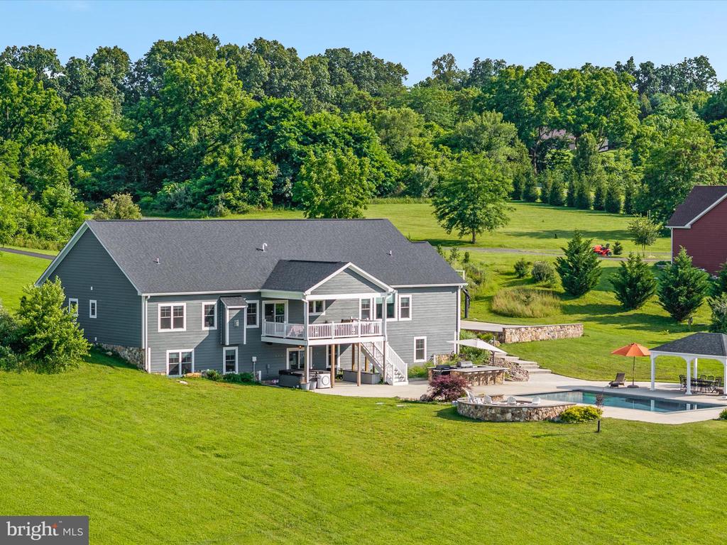 374 STONYMEADE DRIVE