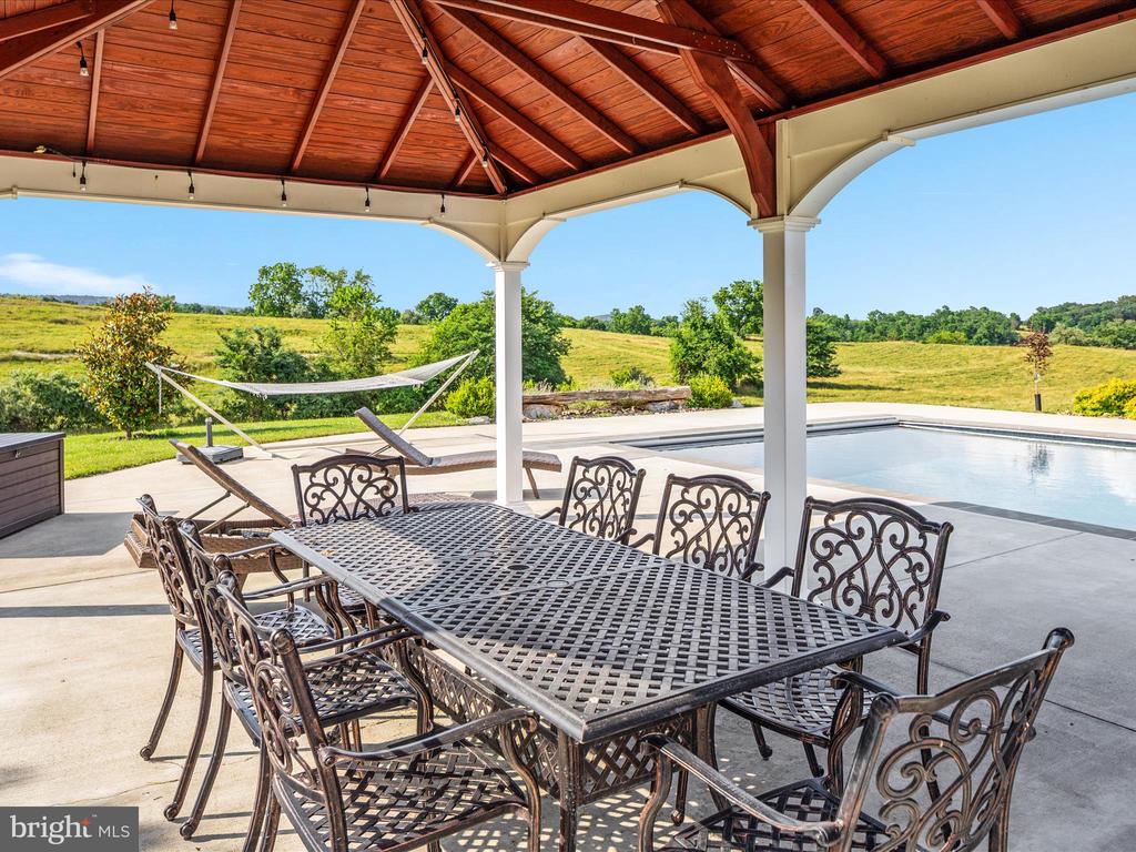 374 STONYMEADE DRIVE