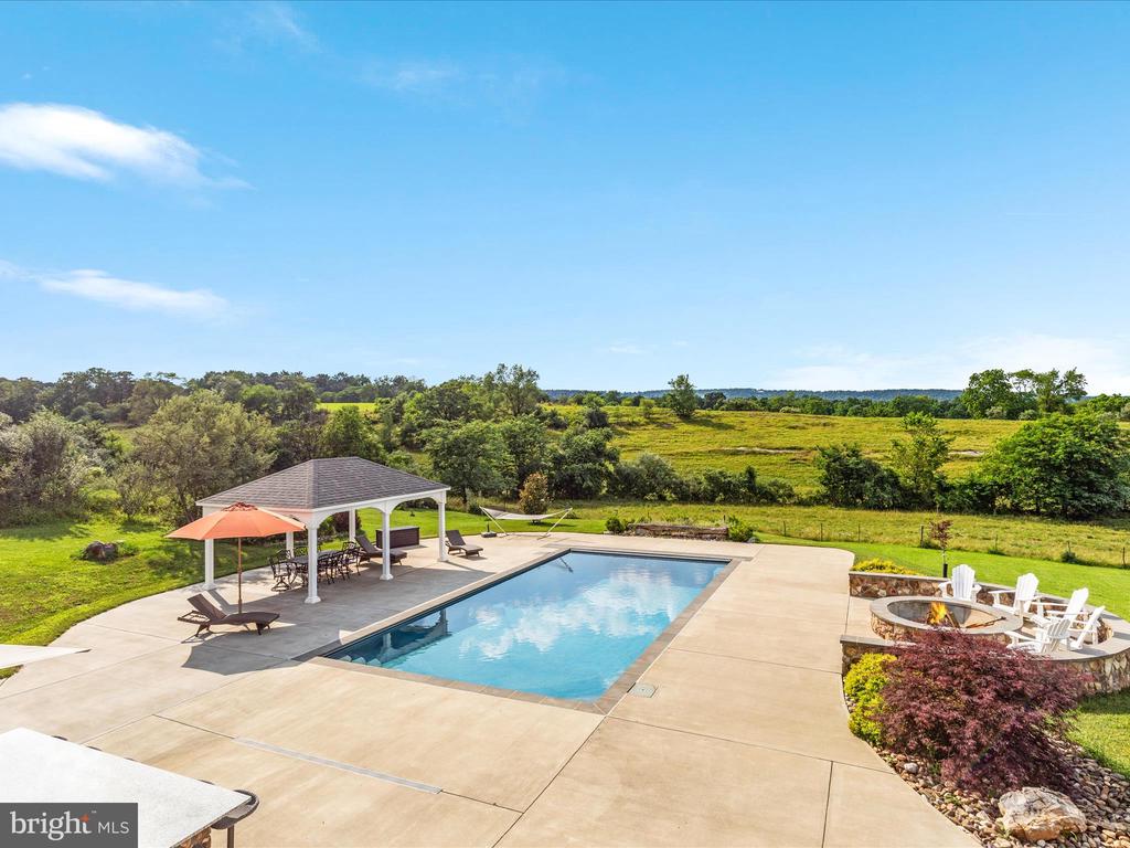 374 STONYMEADE DRIVE