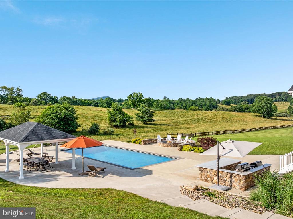 374 STONYMEADE DRIVE