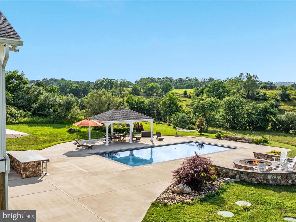 374 STONYMEADE DRIVE