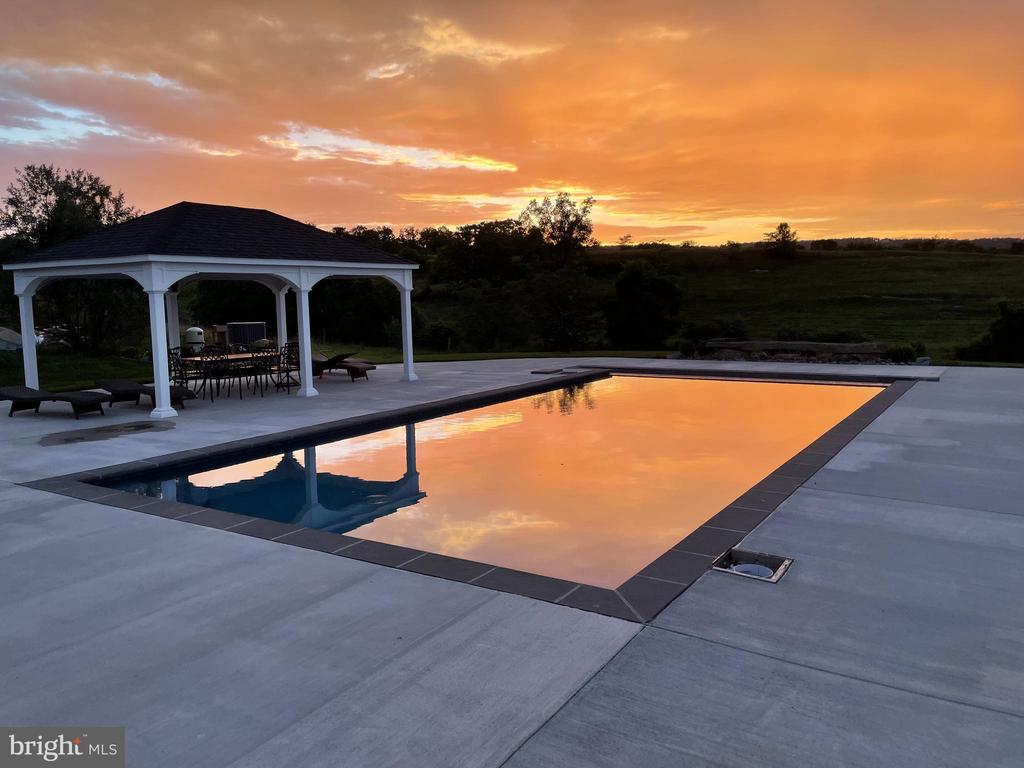 374 STONYMEADE DRIVE