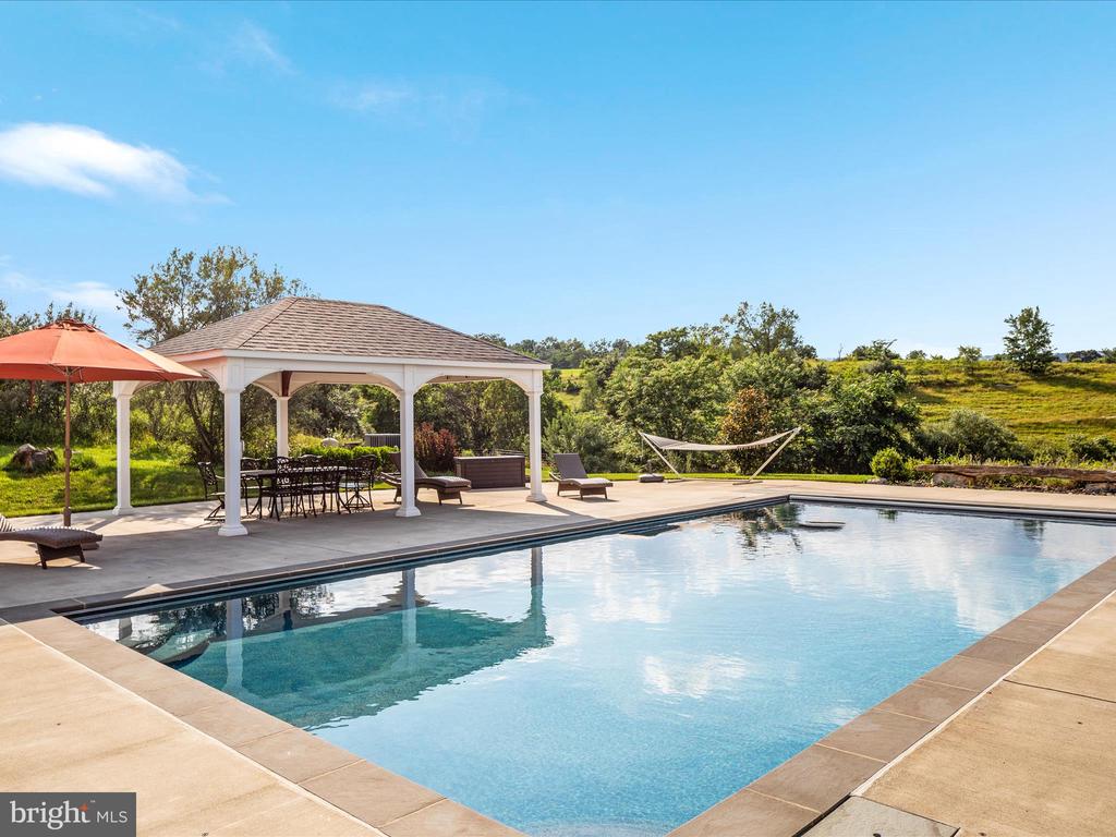 374 STONYMEADE DRIVE