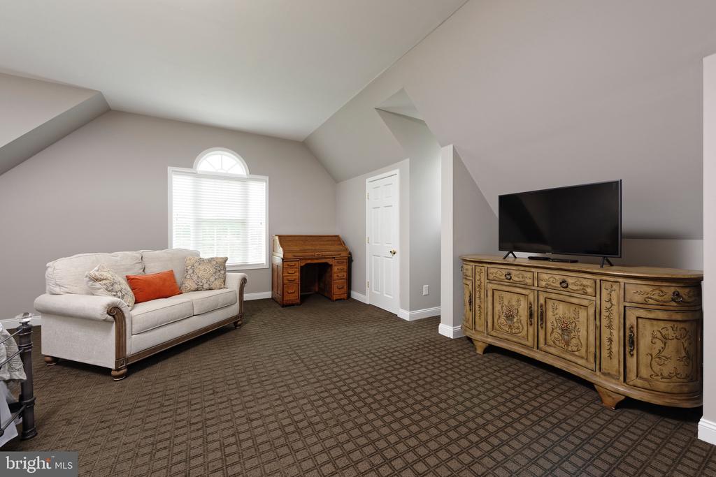23533 LIGHT HORSE COURT