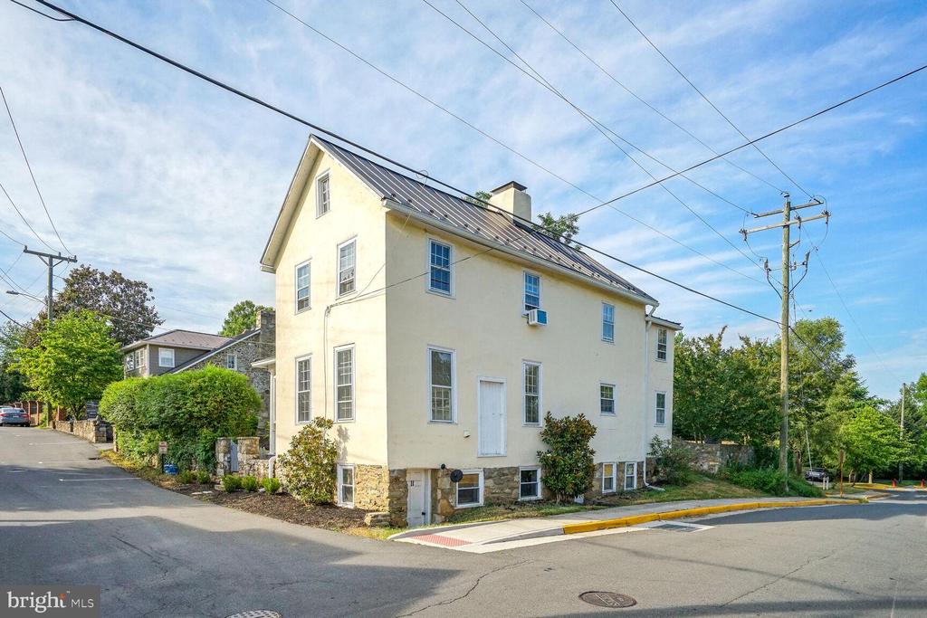 11 S LIBERTY STREET