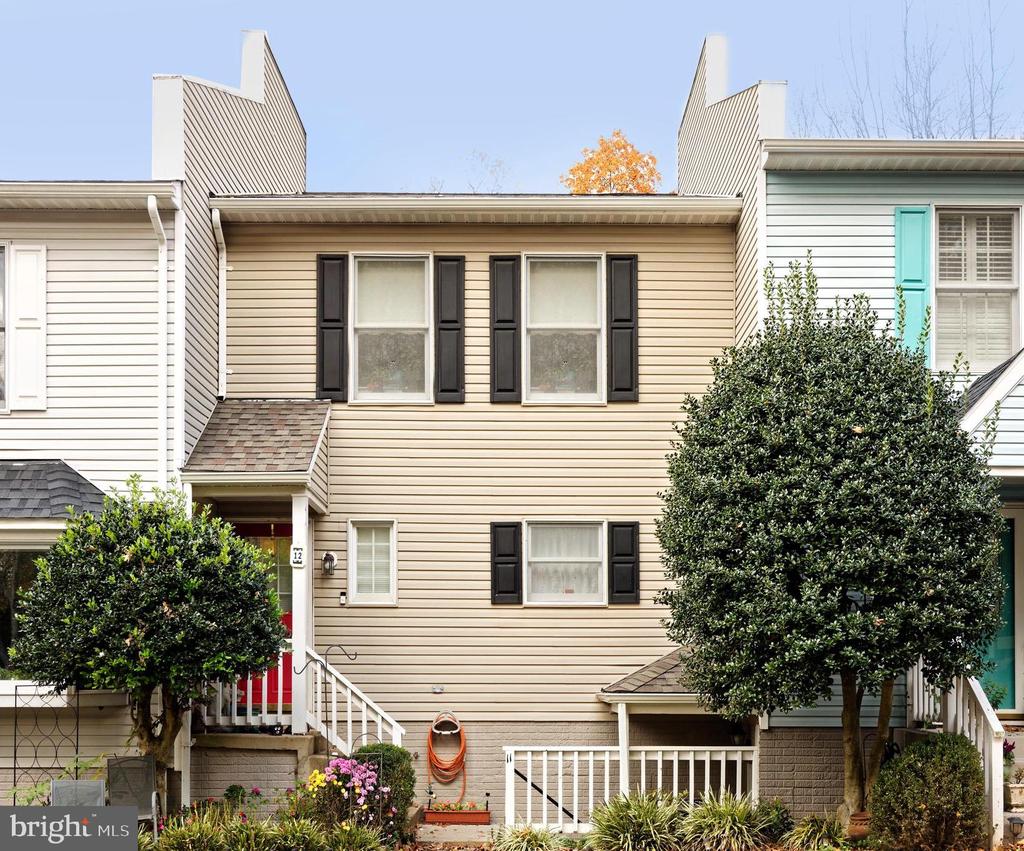 11 STONEWALL COURT