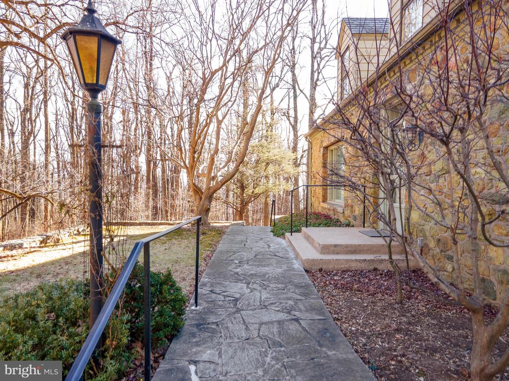 32843 MOUNT WEATHER ROAD
