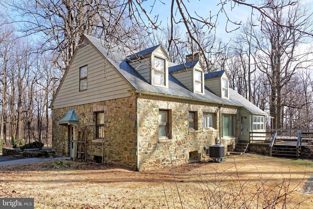 32843 MOUNT WEATHER ROAD