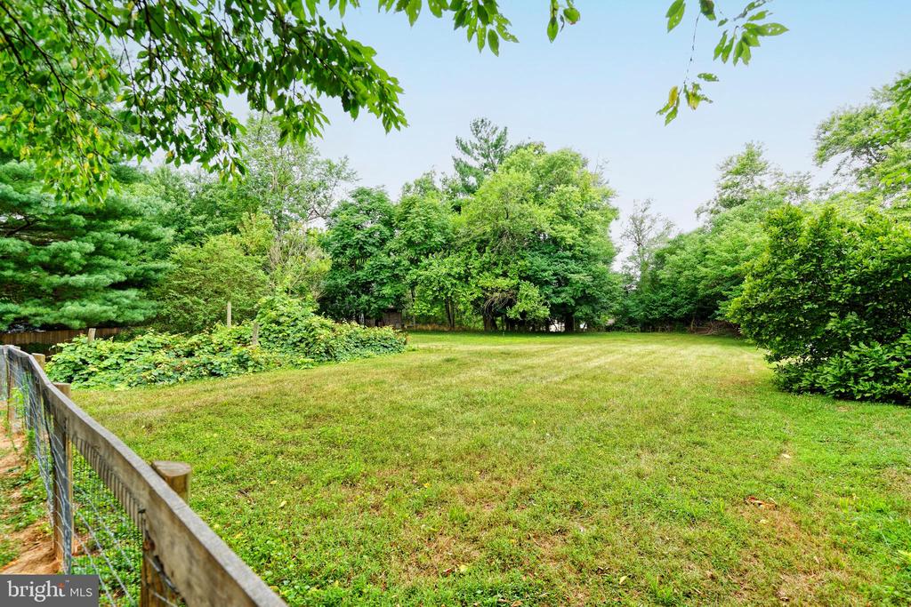LOT B - CHESTNUT STREET
