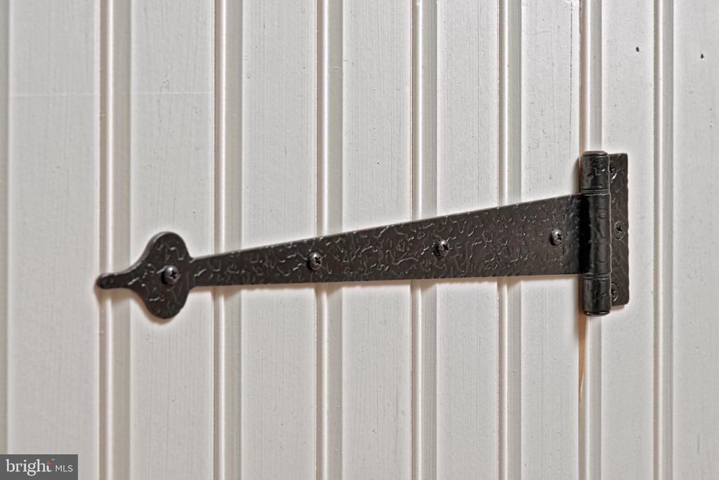 406 E WASHINGTON STREET