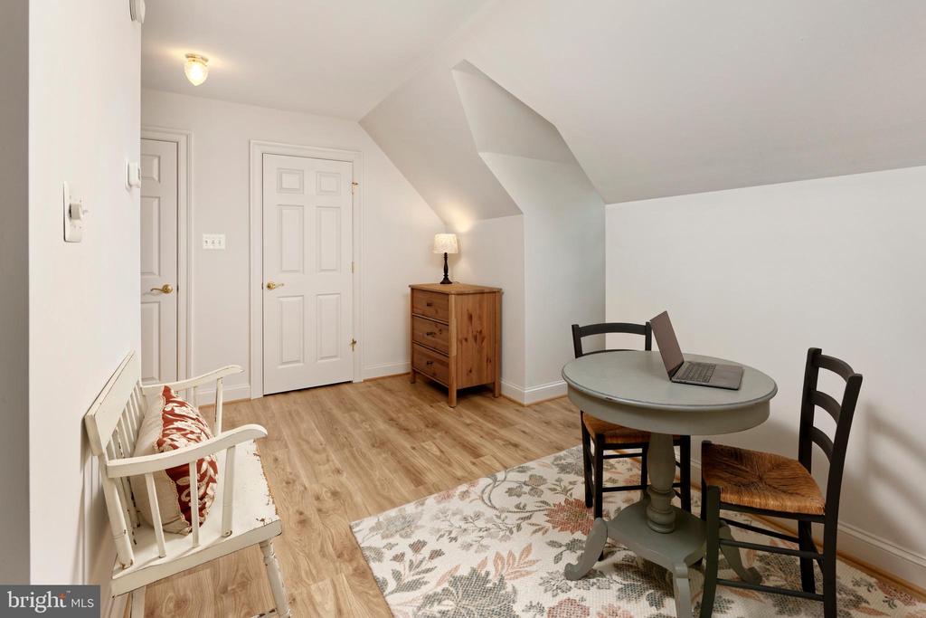 20084 WOODTRAIL ROAD