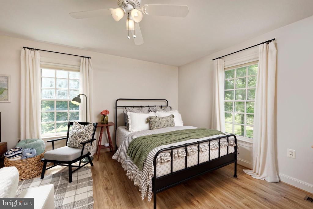 20084 WOODTRAIL ROAD