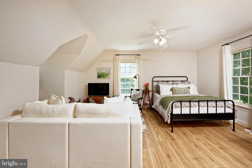 20084 WOODTRAIL ROAD