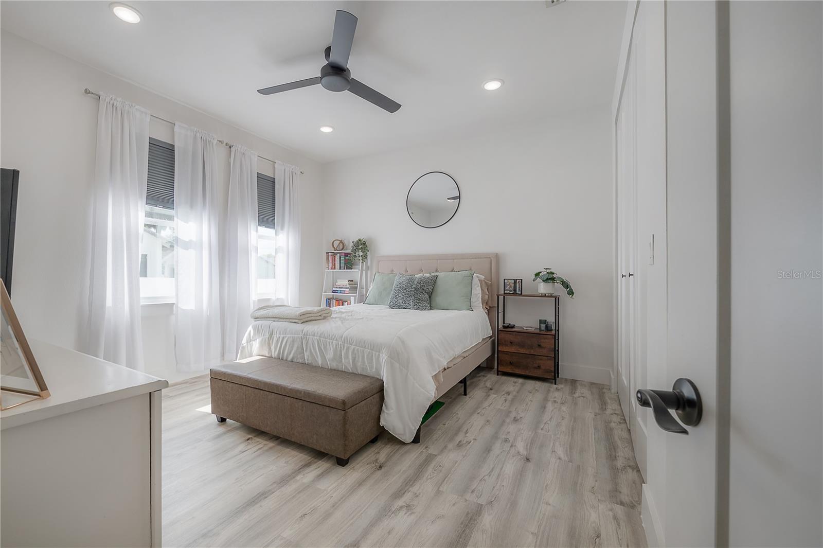 208 W FLORIBRASKA AVE