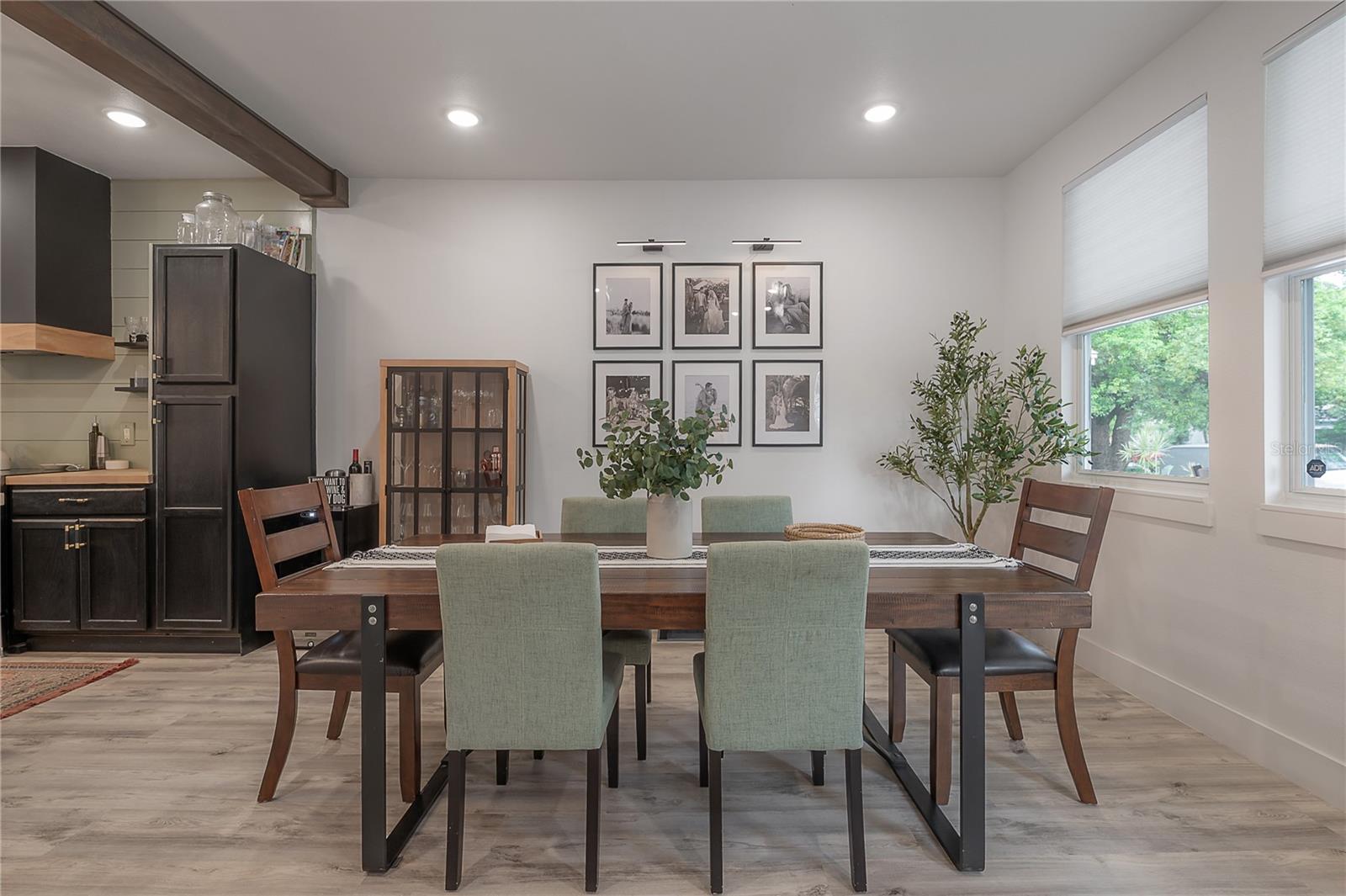 208 W FLORIBRASKA AVE