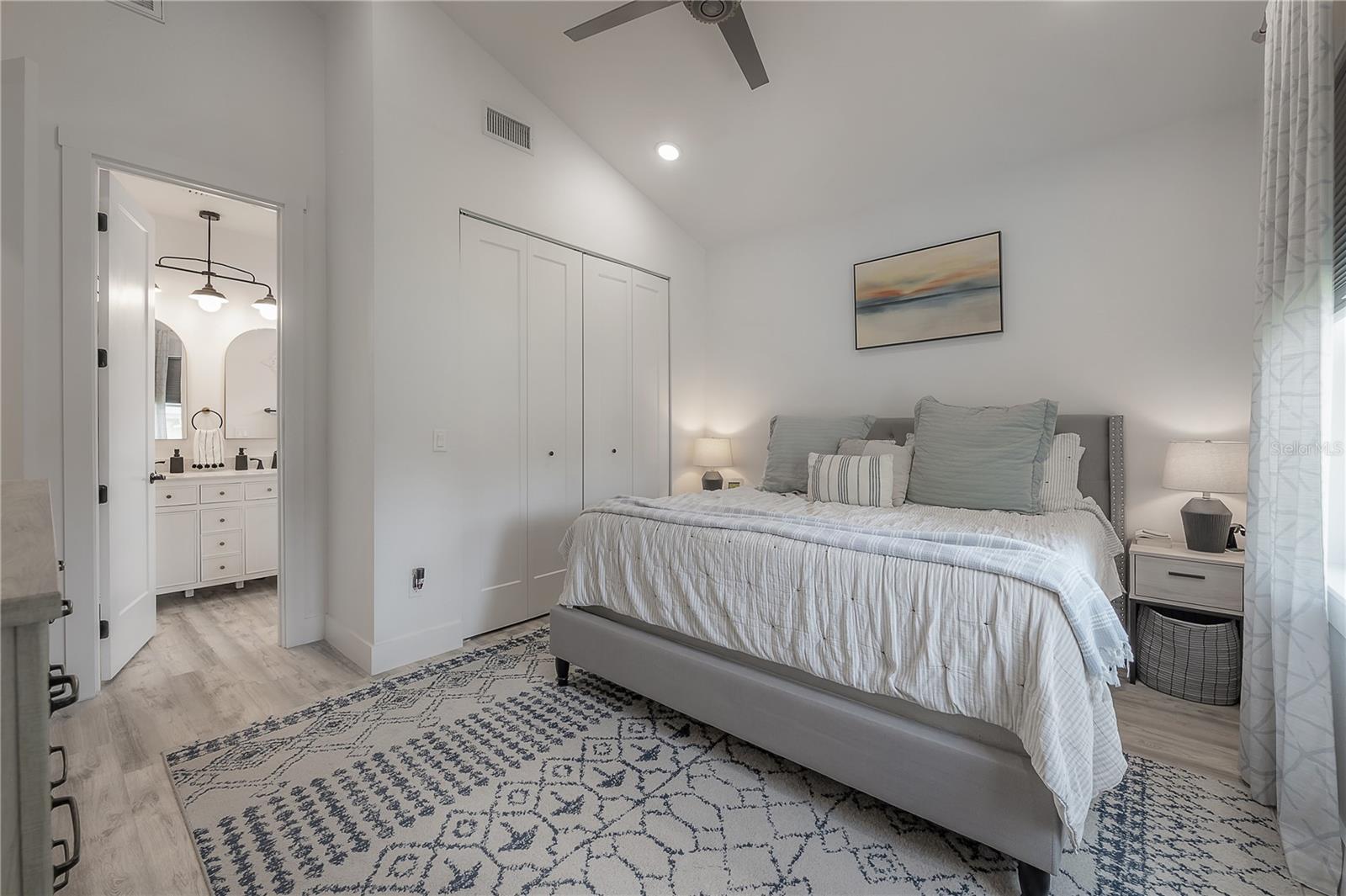 208 W FLORIBRASKA AVE