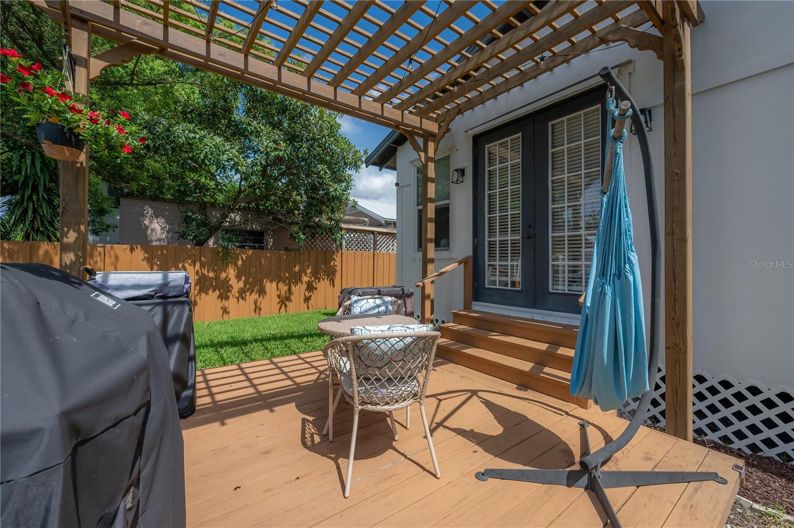 208 W FLORIBRASKA AVE