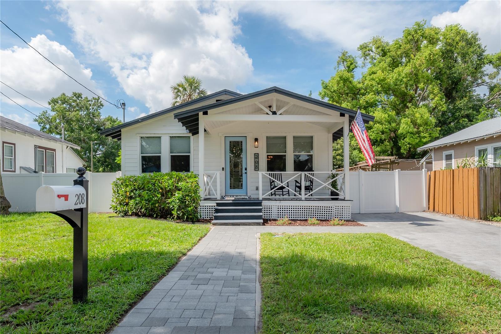 208 W FLORIBRASKA AVE