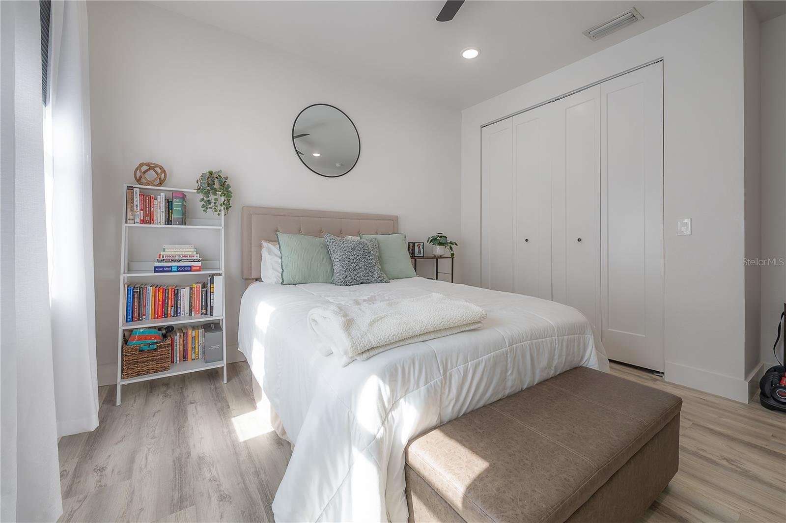 208 W FLORIBRASKA AVE