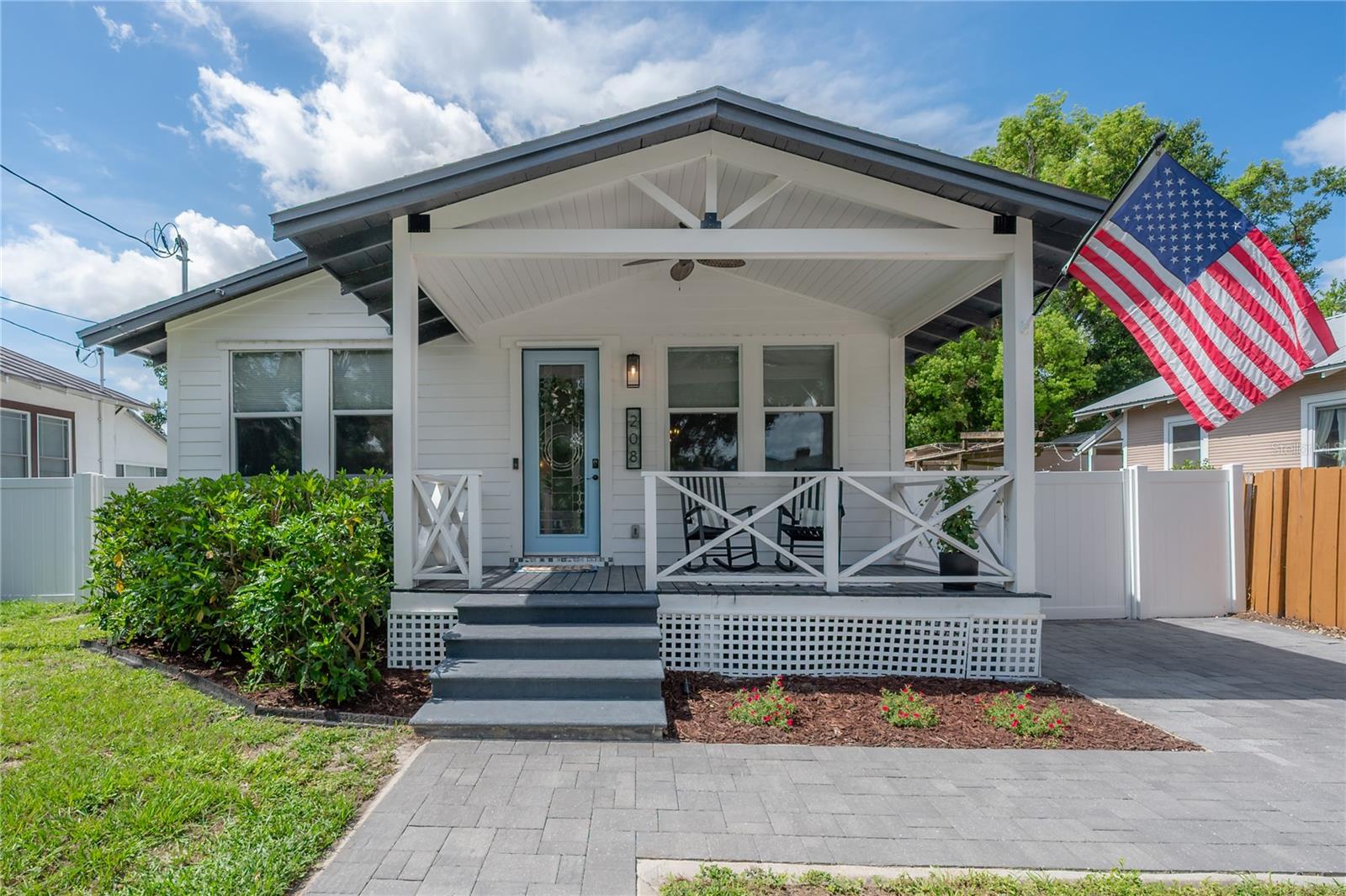 208 W FLORIBRASKA AVE