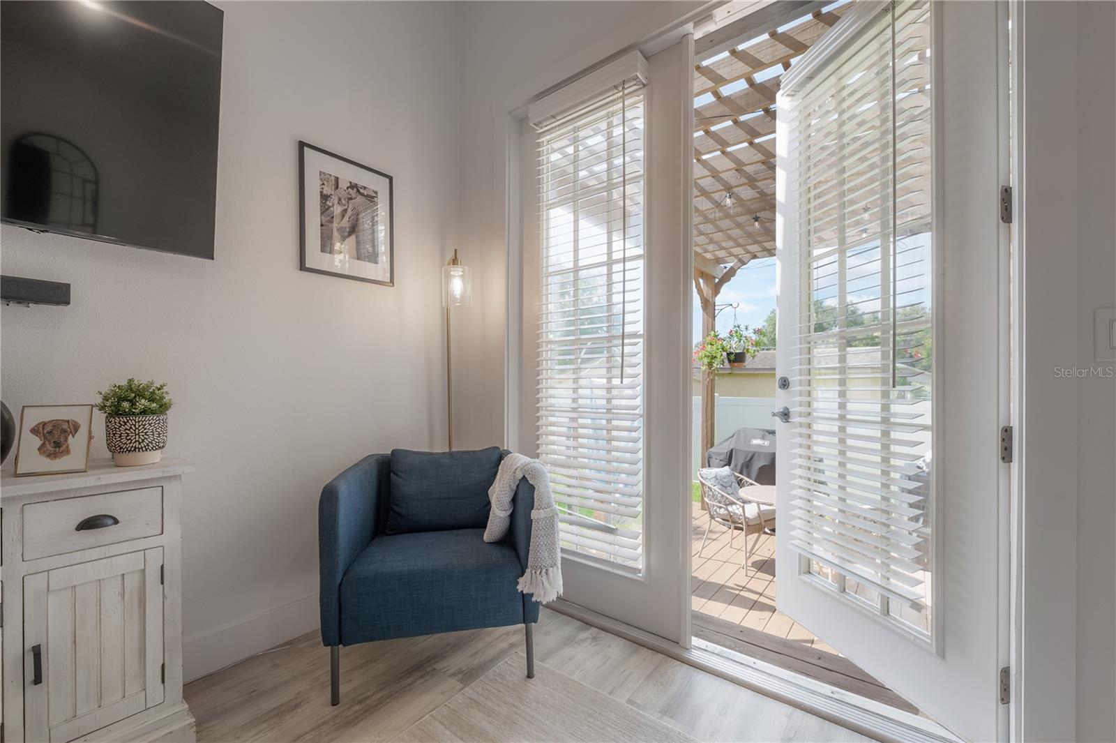 208 W FLORIBRASKA AVE