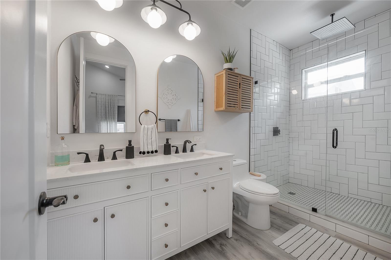 208 W FLORIBRASKA AVE