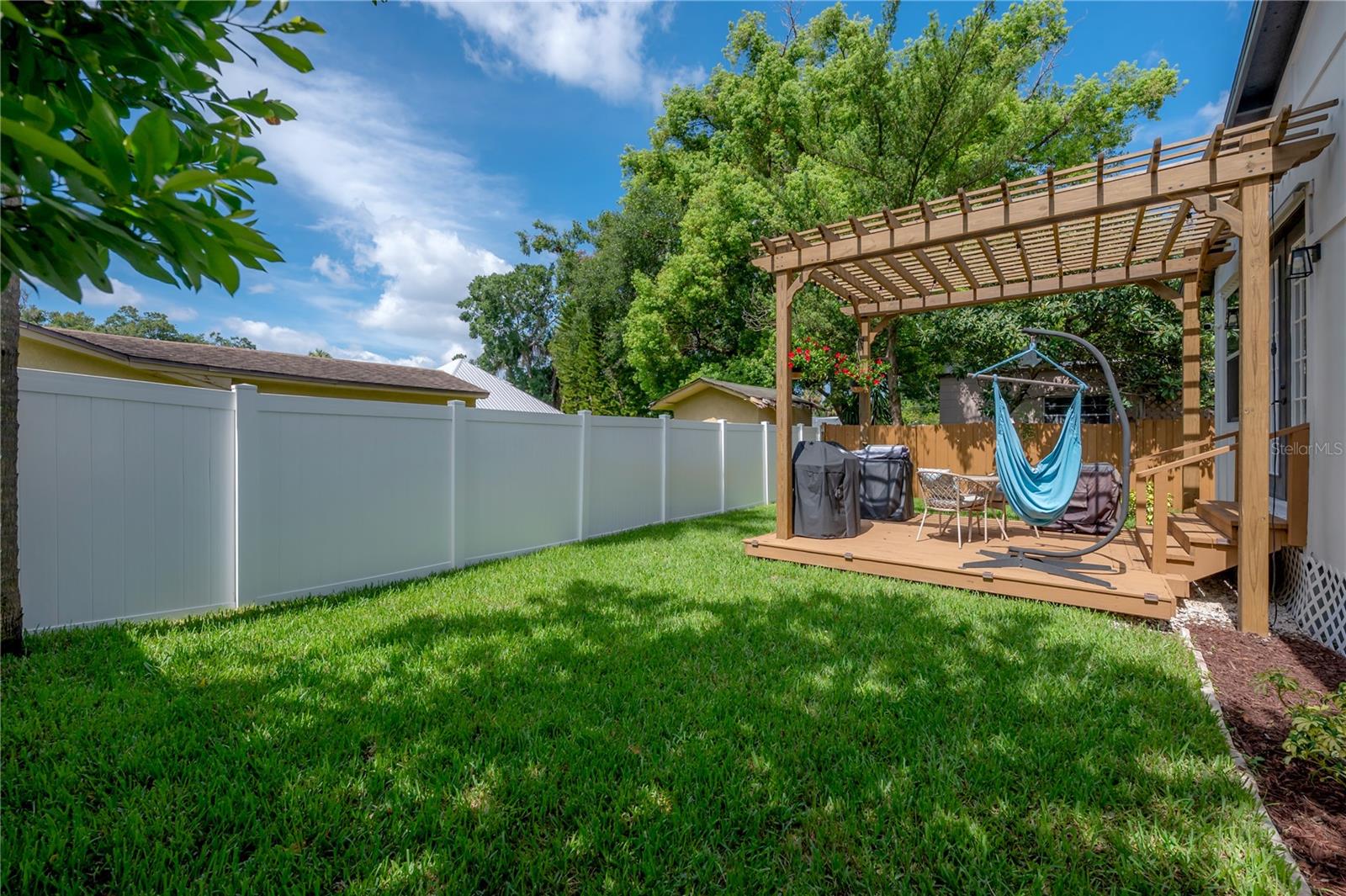 208 W FLORIBRASKA AVE