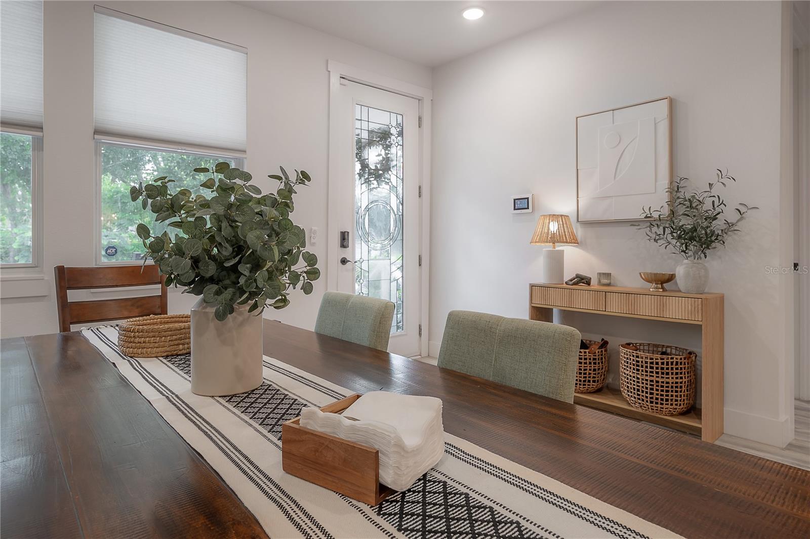 208 W FLORIBRASKA AVE