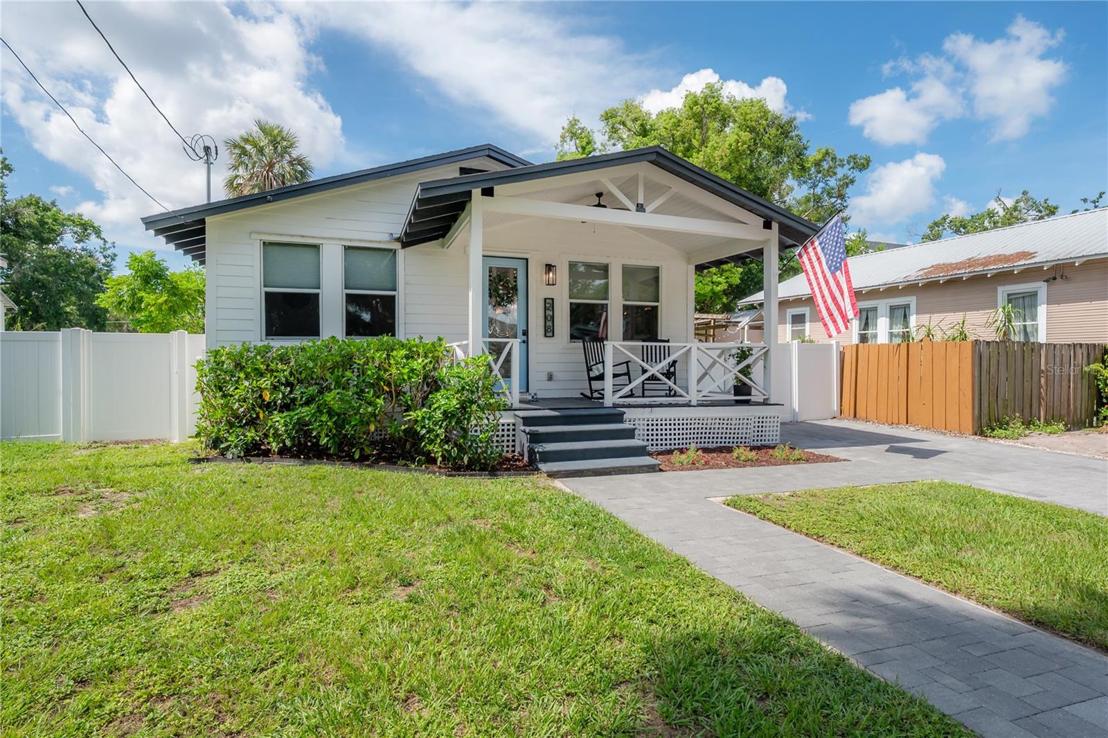 208 W FLORIBRASKA AVE